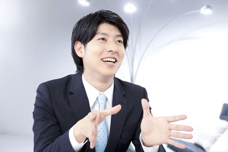 説明するスタッフ